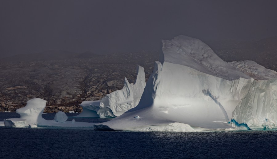 Syksy, talvi ja toivo – Helsingin yliopiston alumnien retkellä Suomen helteistä pohjoiseen&nbsp;viileyteen